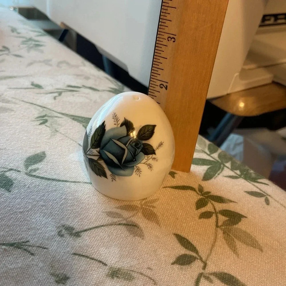 🪻 Sandford fine bone china sal and pepper shakers 🪻 - Picture 5 of 5